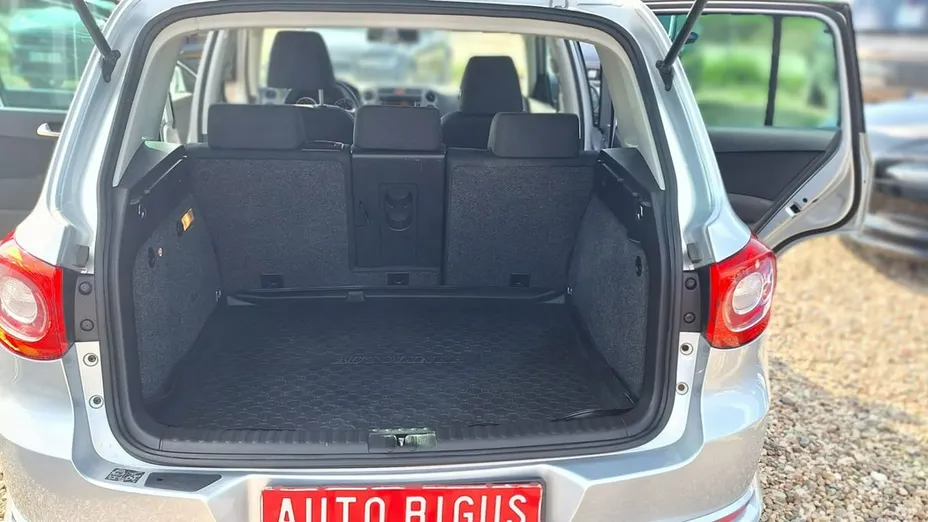 VOLKSWAGEN Tiguan -