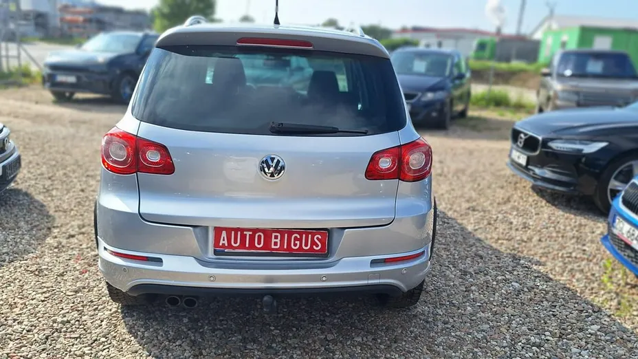 VOLKSWAGEN Tiguan -