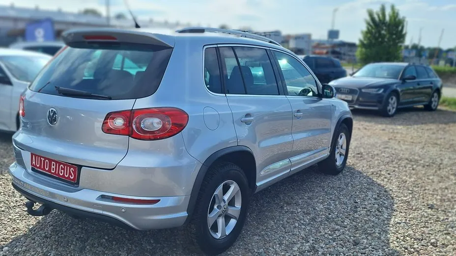 VOLKSWAGEN Tiguan -