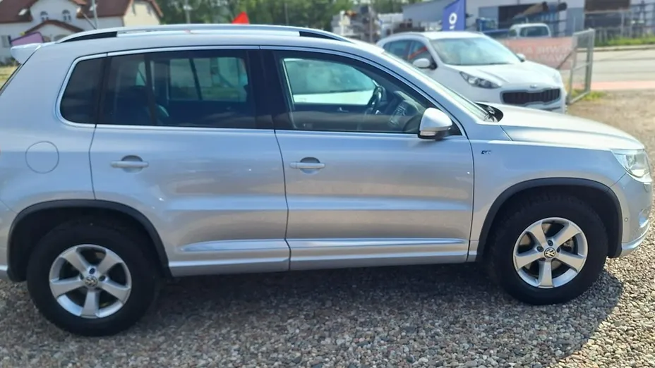VOLKSWAGEN Tiguan -