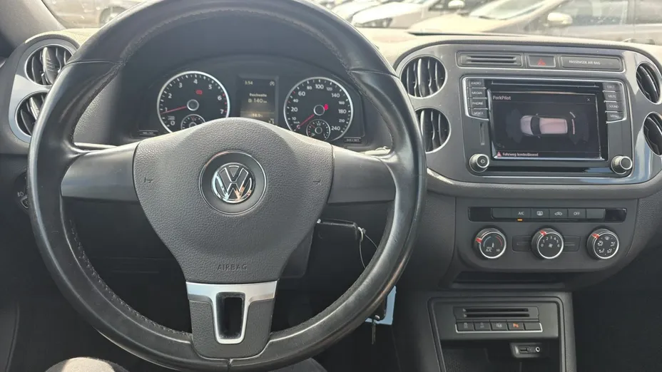VOLKSWAGEN Tiguan -