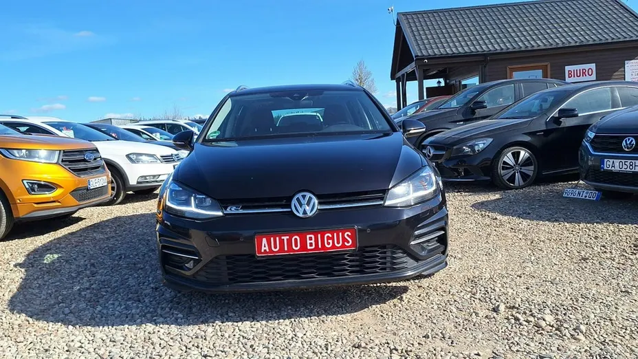 VOLKSWAGEN Golf -