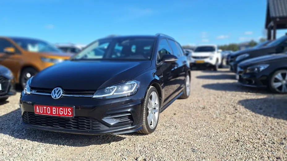 VOLKSWAGEN Golf -