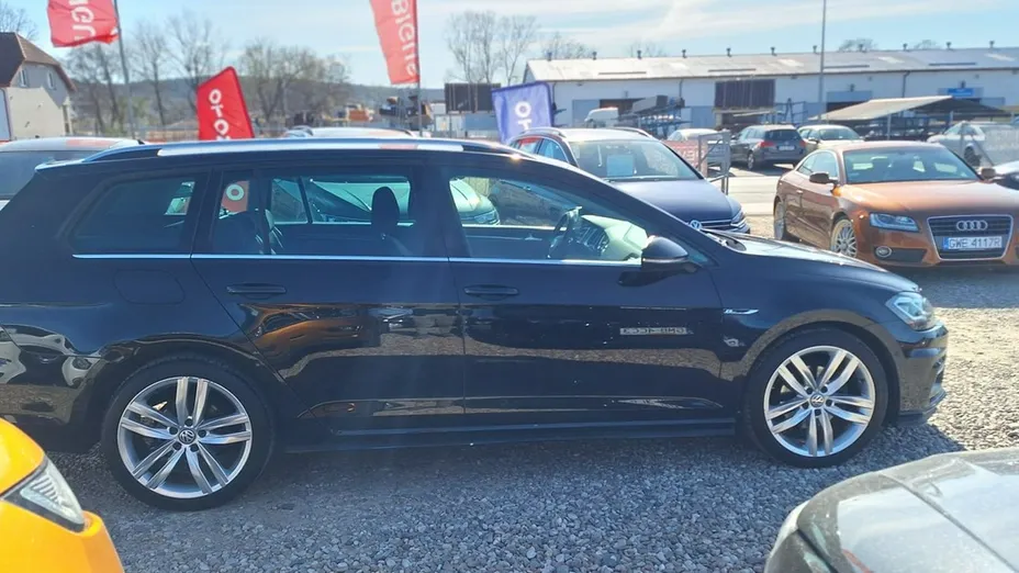 VOLKSWAGEN Golf -