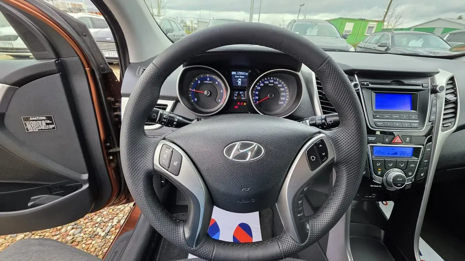 HYUNDAI i30 -