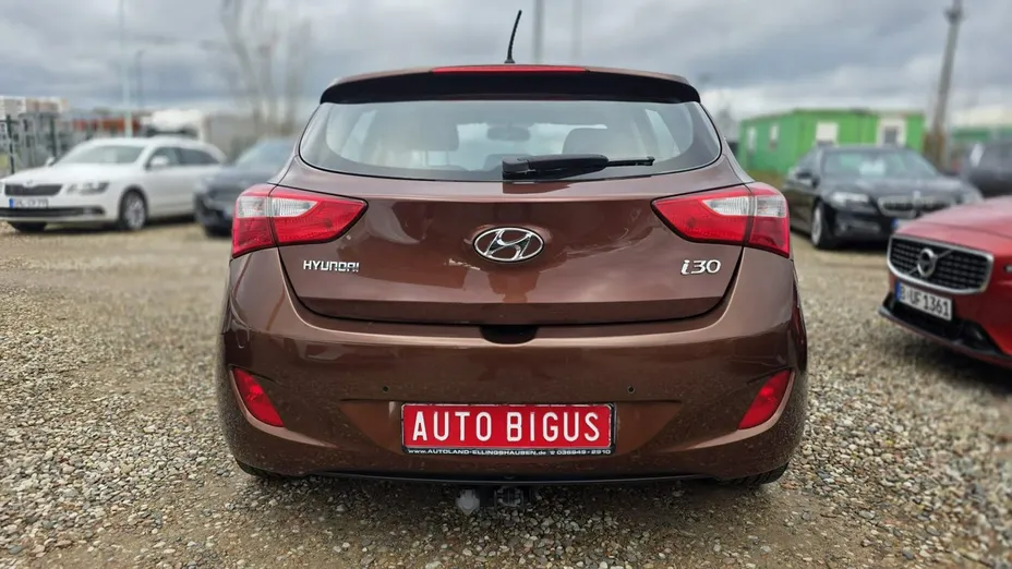 HYUNDAI i30 -