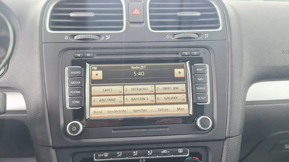 VOLKSWAGEN Golf -