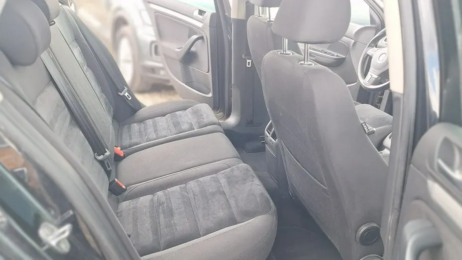 VOLKSWAGEN Golf -