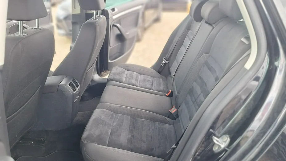 VOLKSWAGEN Golf -