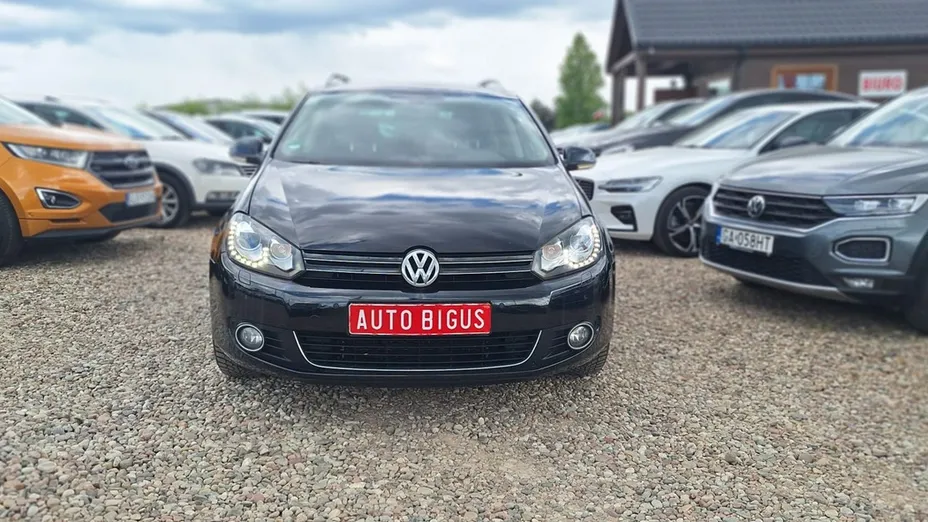VOLKSWAGEN Golf -