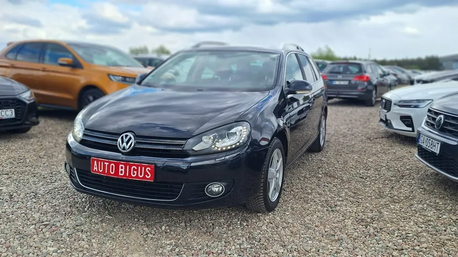 VOLKSWAGEN Golf -