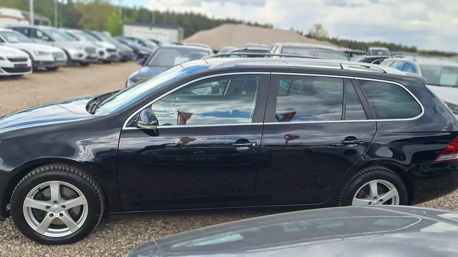 VOLKSWAGEN Golf -