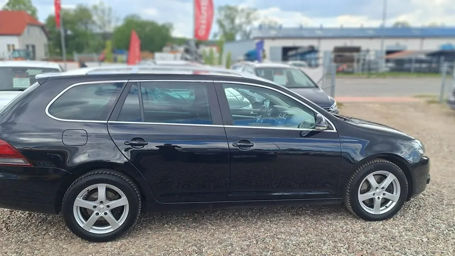 VOLKSWAGEN Golf -
