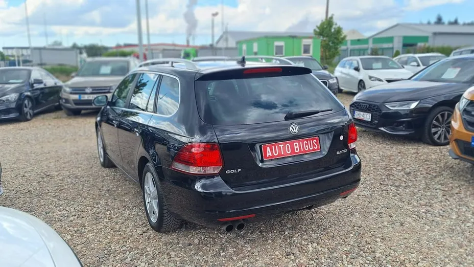 VOLKSWAGEN Golf -