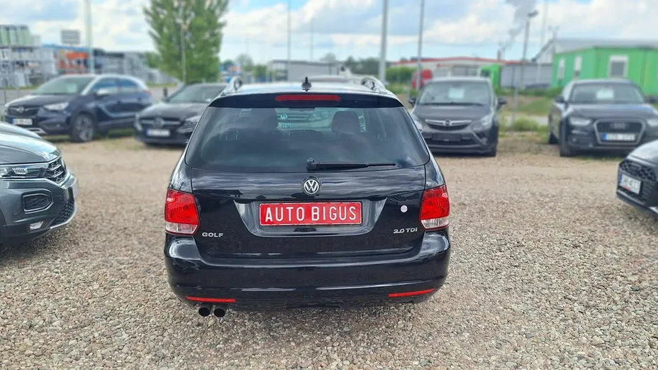 VOLKSWAGEN Golf -