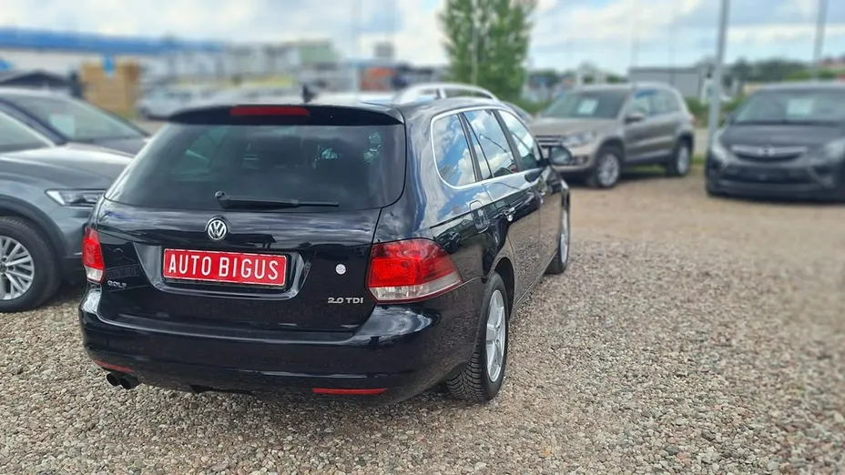 VOLKSWAGEN Golf -