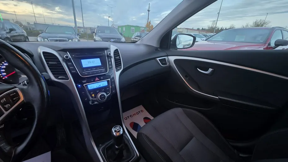 HYUNDAI i30 -