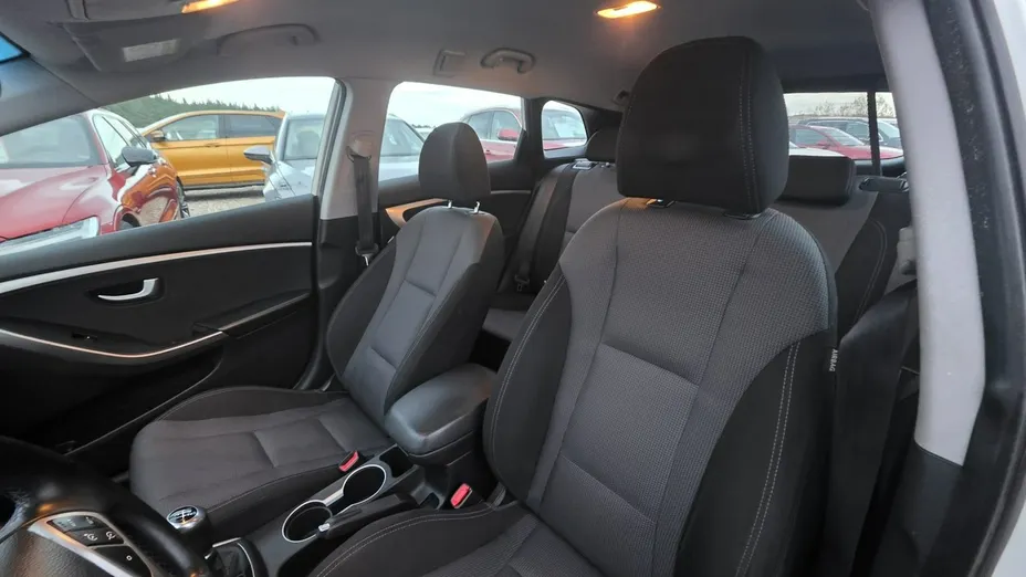 HYUNDAI i30 -