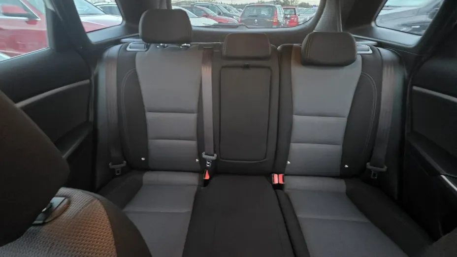 HYUNDAI i30 -