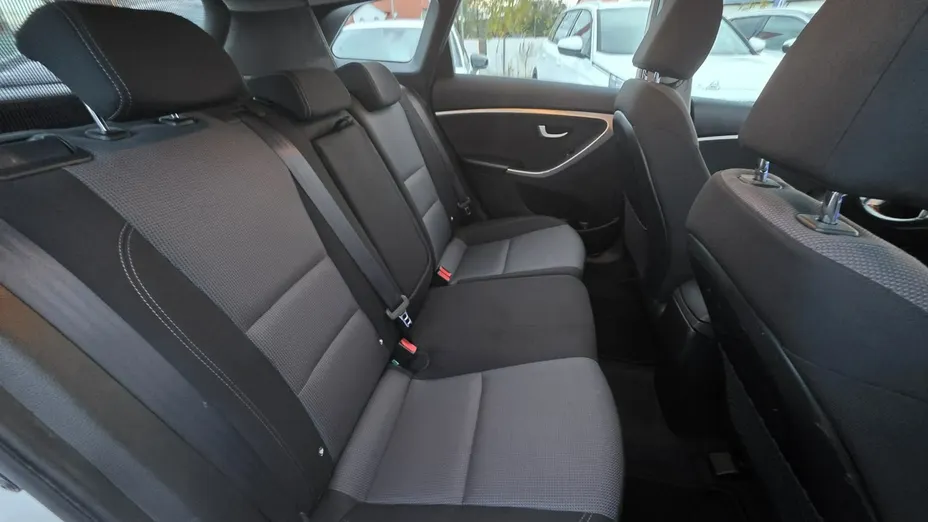 HYUNDAI i30 -
