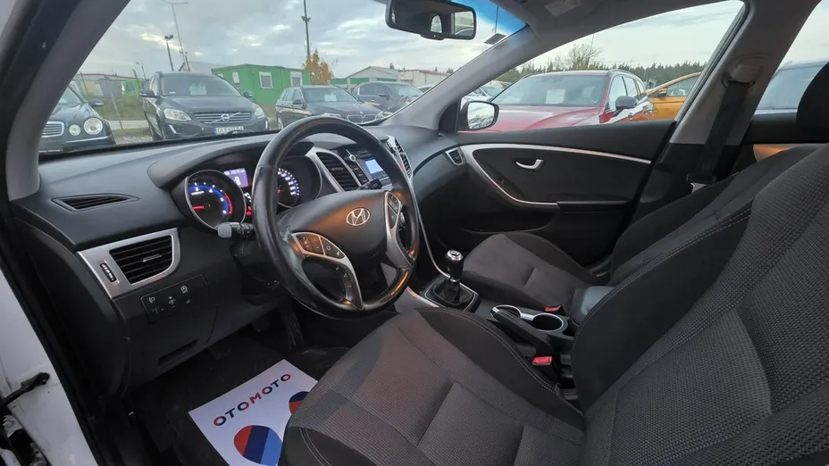 HYUNDAI i30 -