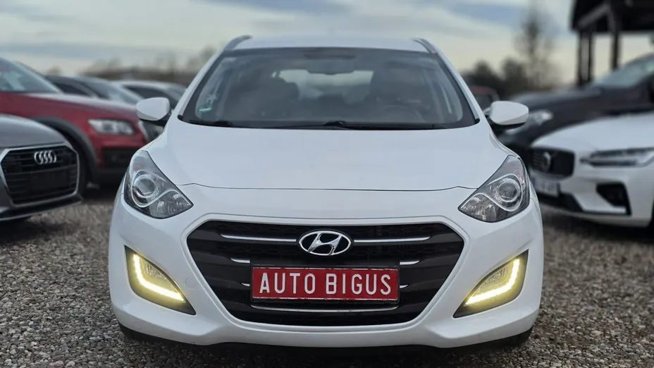 HYUNDAI i30 -