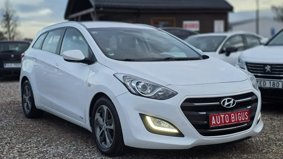 HYUNDAI i30 -