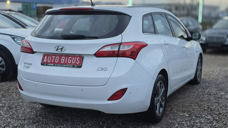 HYUNDAI i30 -