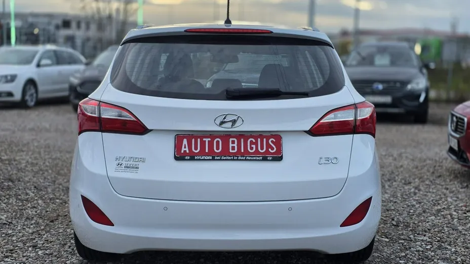 HYUNDAI i30 -