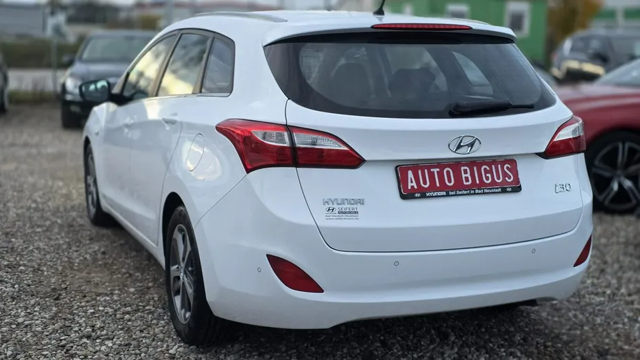 HYUNDAI i30 -