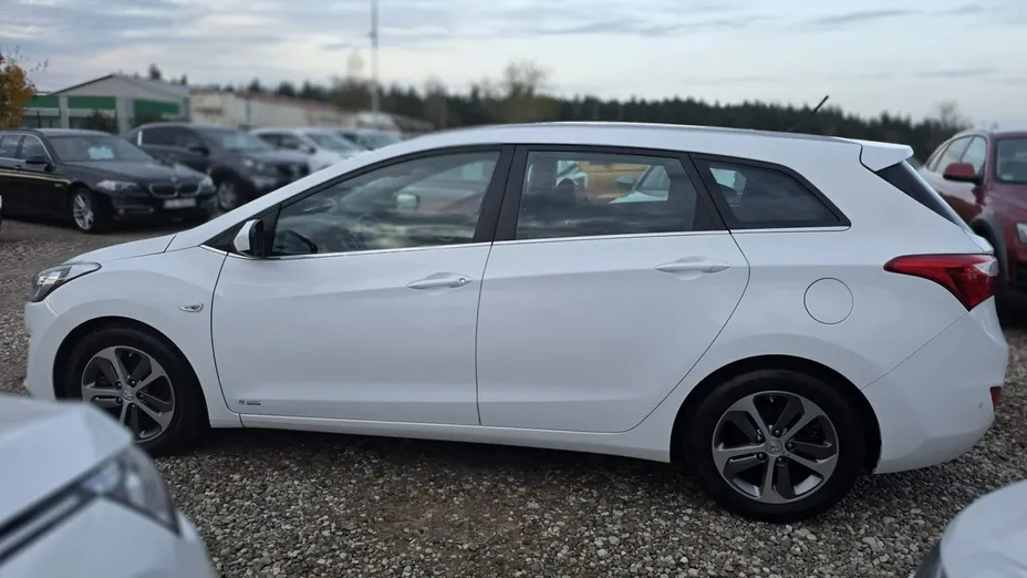 HYUNDAI i30 -