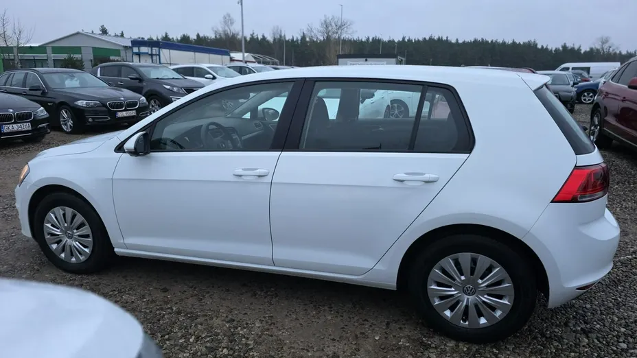 VOLKSWAGEN Golf -