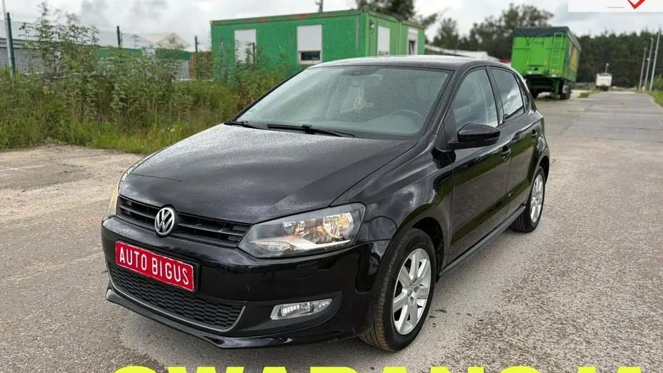 VOLKSWAGEN Polo -