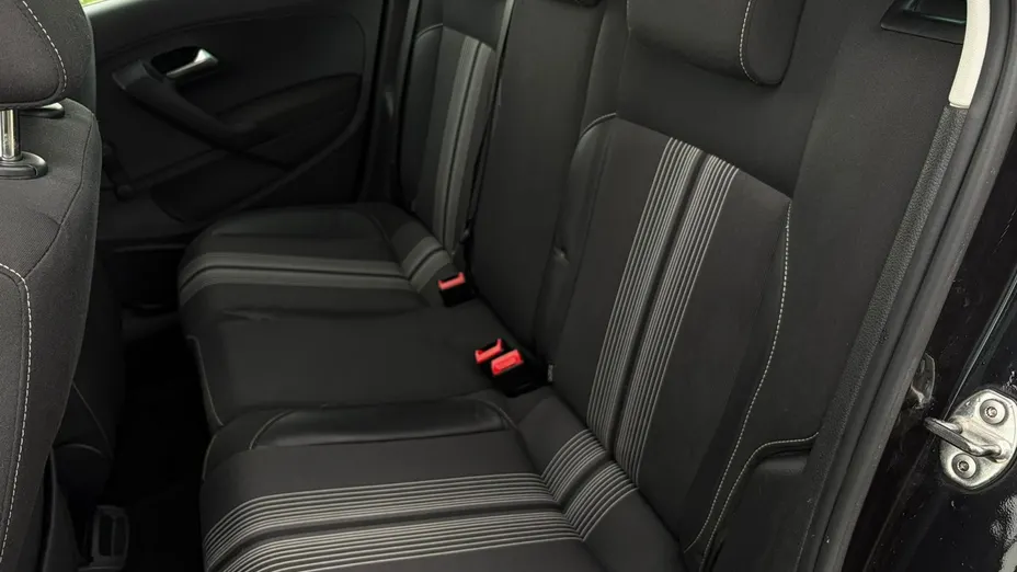 VOLKSWAGEN Polo -