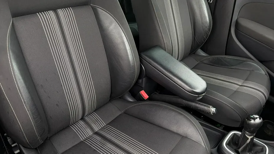 VOLKSWAGEN Polo -
