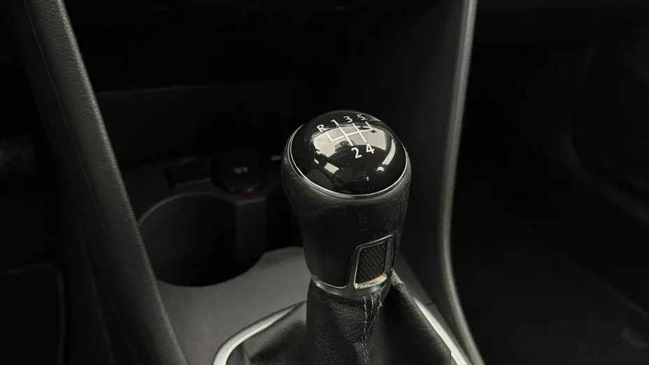 VOLKSWAGEN Polo -