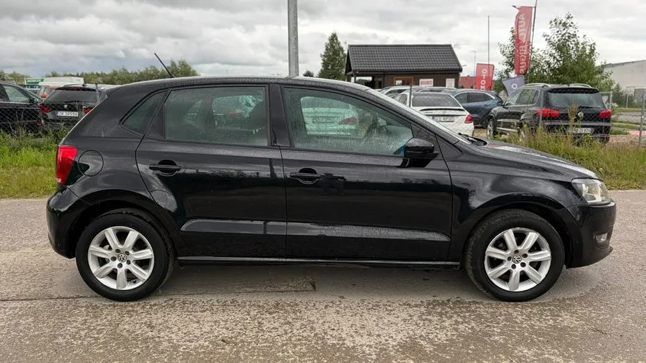 VOLKSWAGEN Polo -