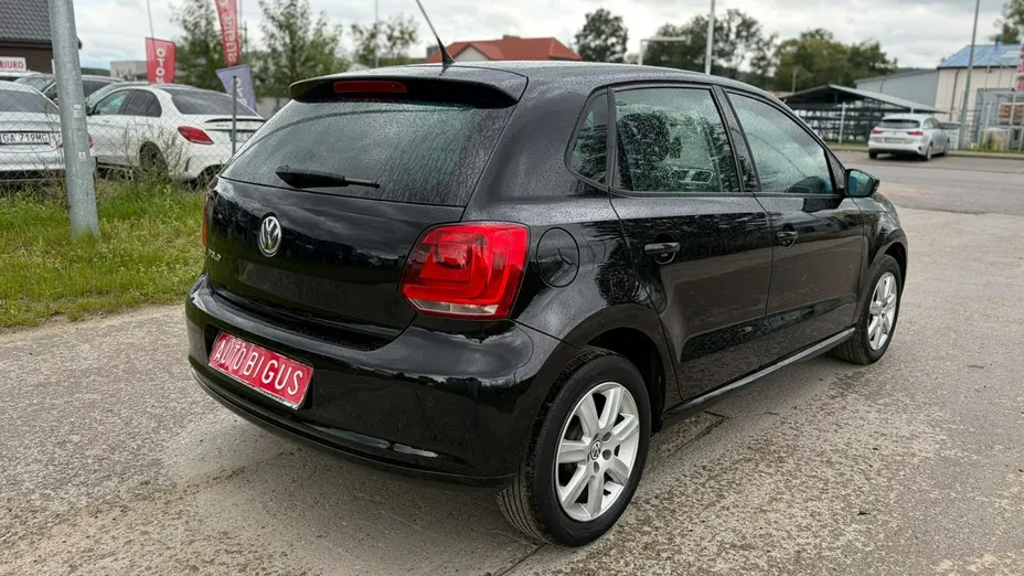 VOLKSWAGEN Polo -