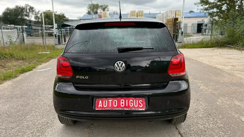VOLKSWAGEN Polo -