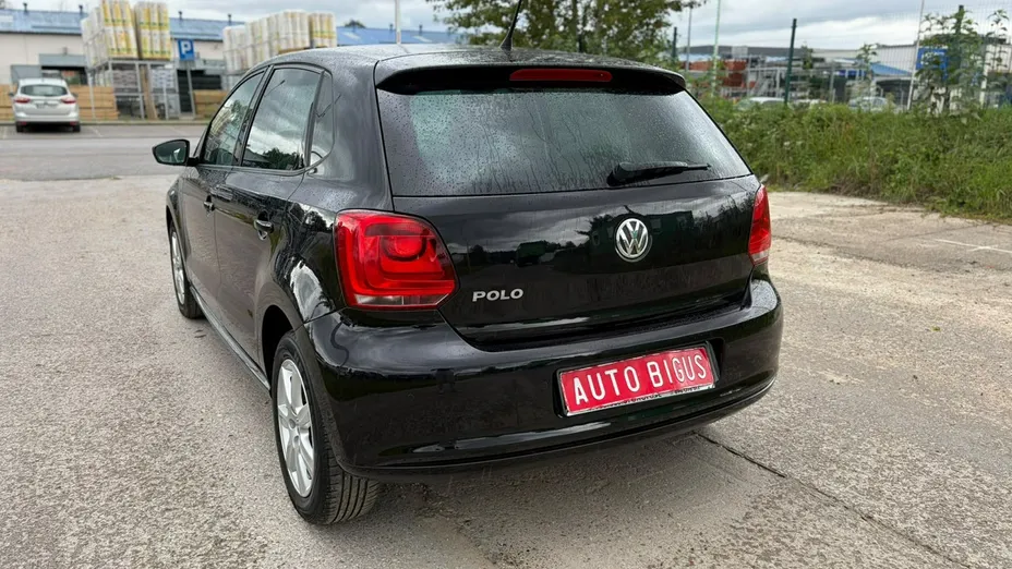 VOLKSWAGEN Polo -