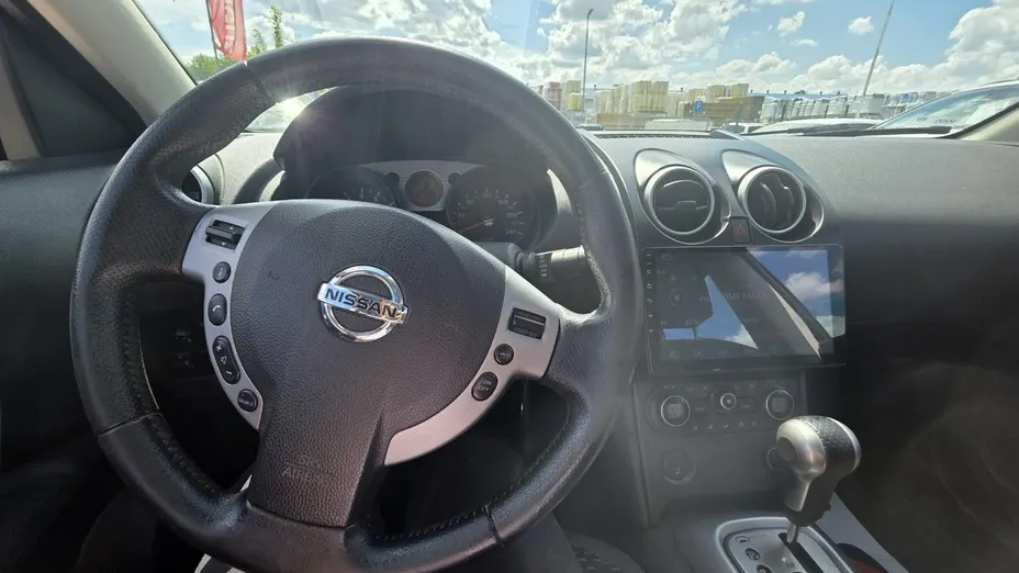 NISSAN Qashqai -