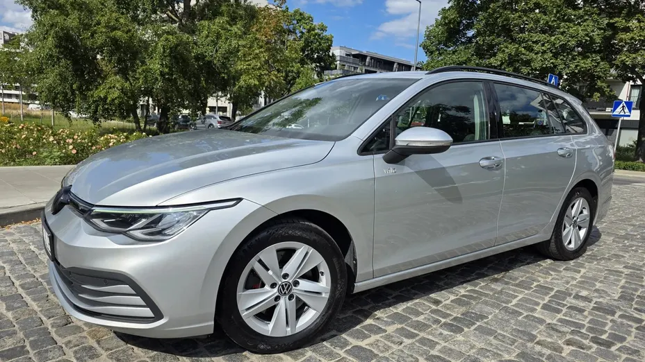 VOLKSWAGEN Golf -