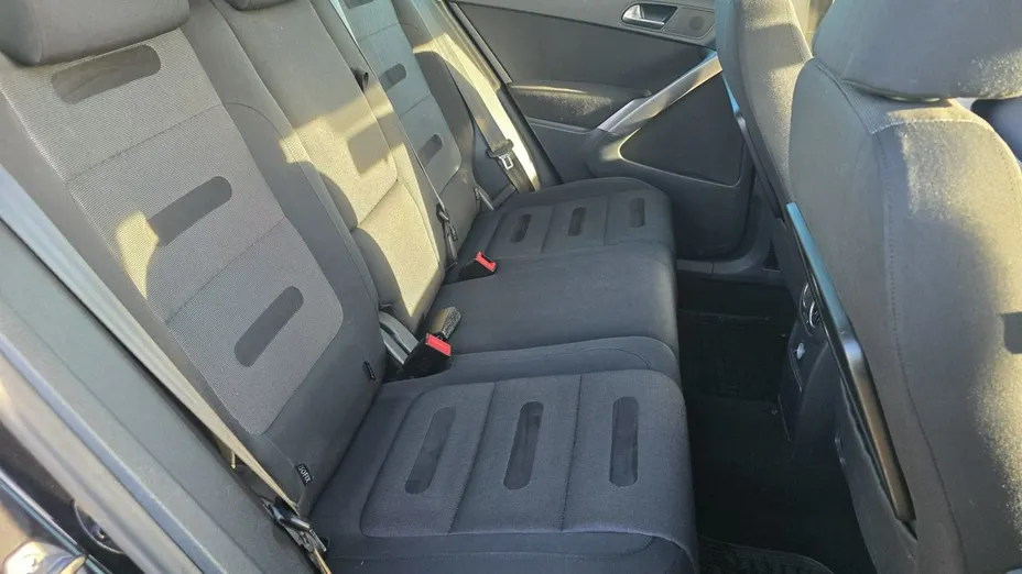VOLKSWAGEN Tiguan -