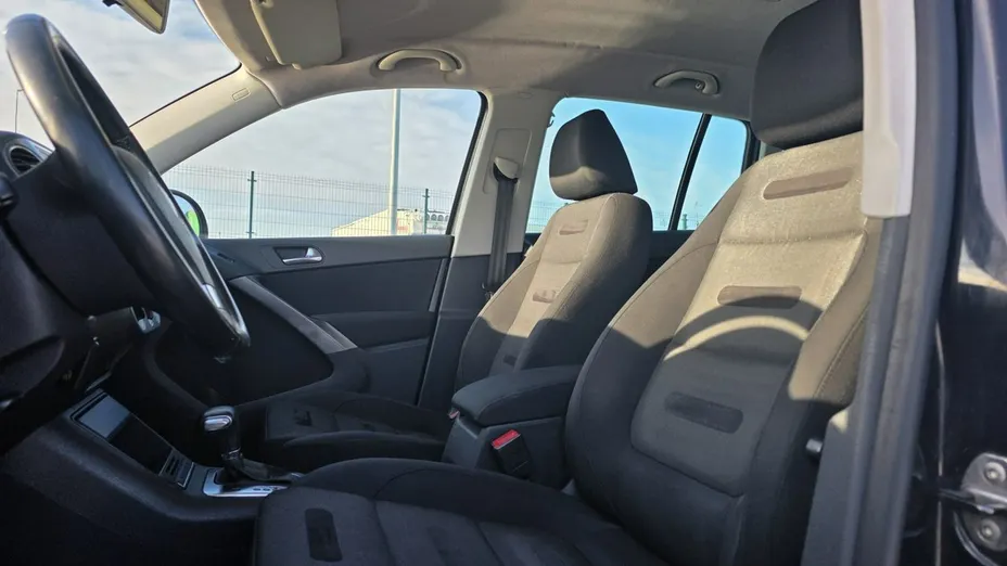 VOLKSWAGEN Tiguan -