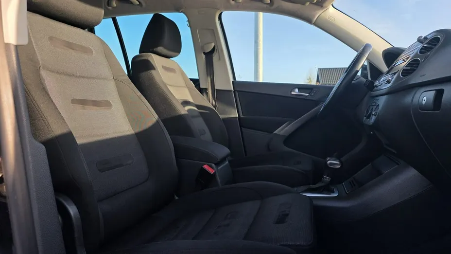 VOLKSWAGEN Tiguan -