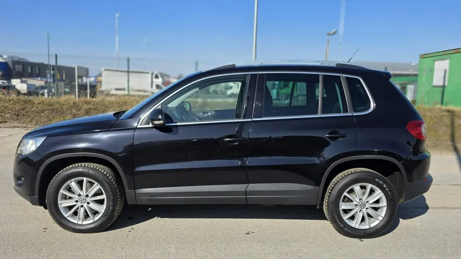 VOLKSWAGEN Tiguan -