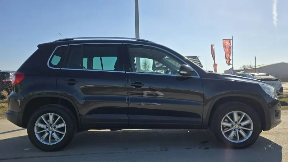 VOLKSWAGEN Tiguan -