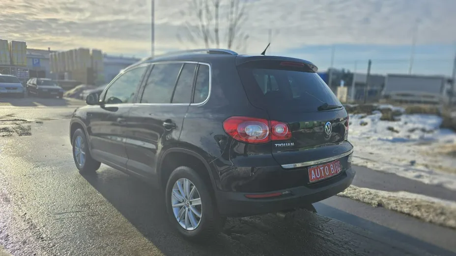 VOLKSWAGEN Tiguan -
