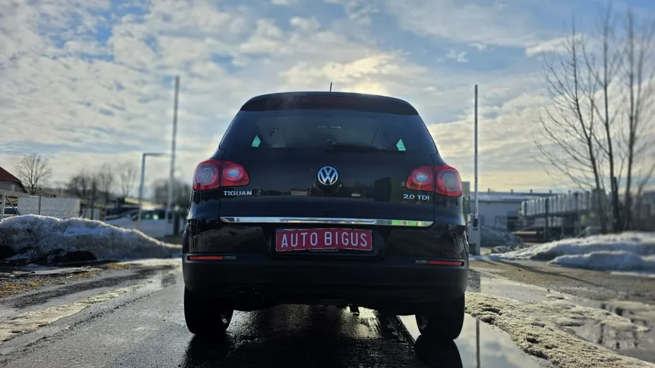 VOLKSWAGEN Tiguan -