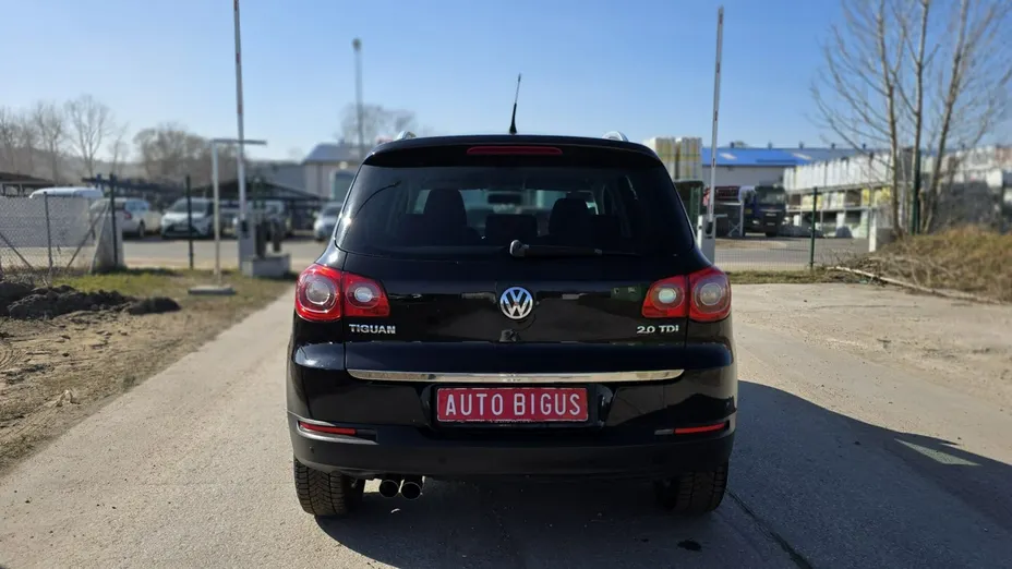 VOLKSWAGEN Tiguan -